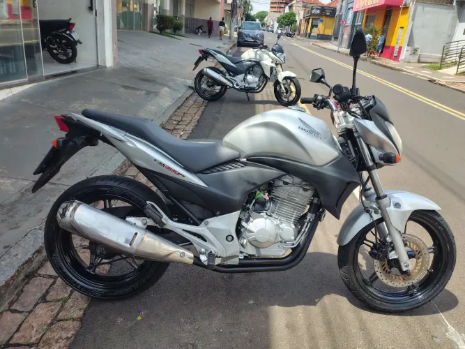 cb 300 r