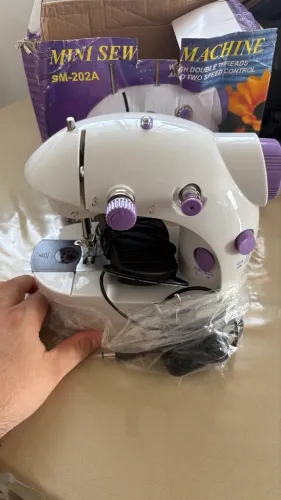 Mini máquina de costura