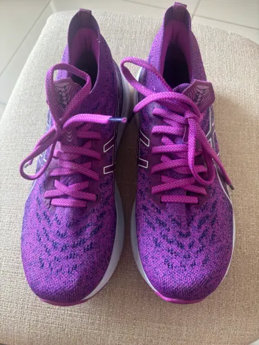Tênis feminino Asics Kayano 29. N. 39