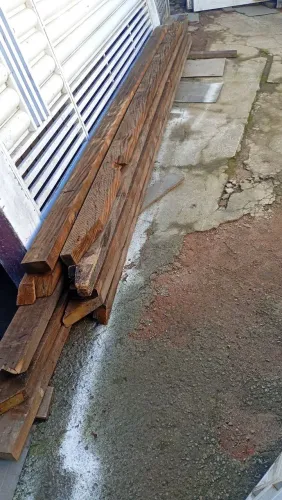 Vigas de madeira peroba
