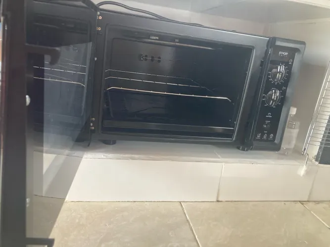 Vendo,este forno grande eletrodoméstico