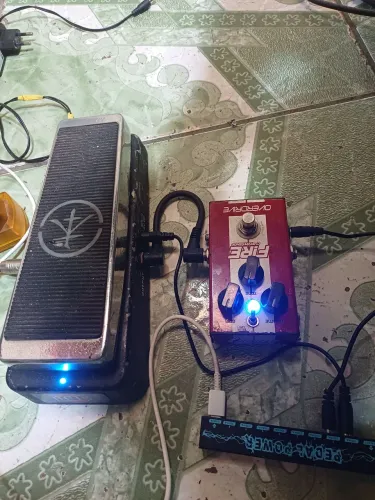 Conjunto de pedais com a fonte 