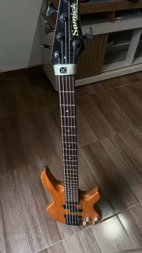 Contrabaixo rústico 
