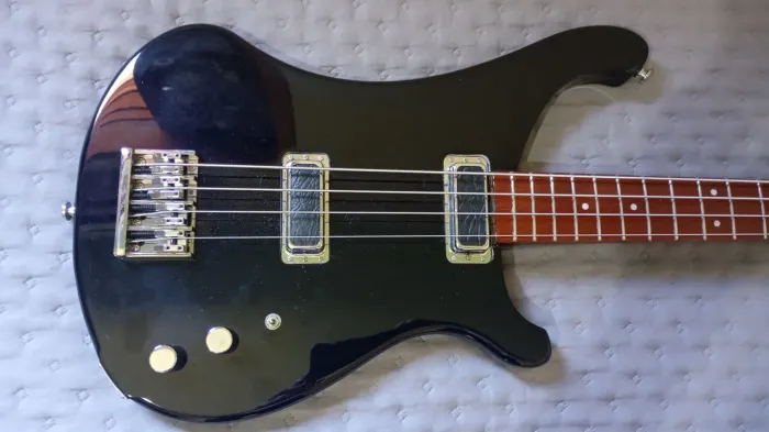 Baixo Luthier modelo Rickenbacker 4004