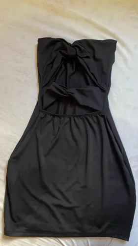 Vestido preto justo elegante