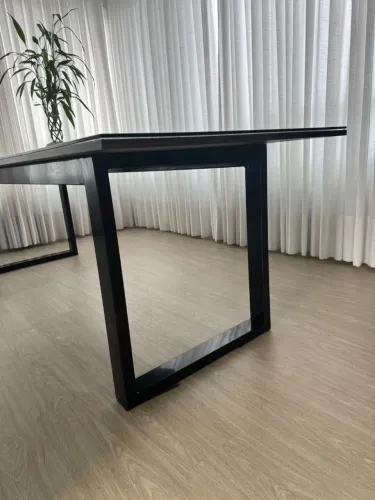 Mesa para área de festa 