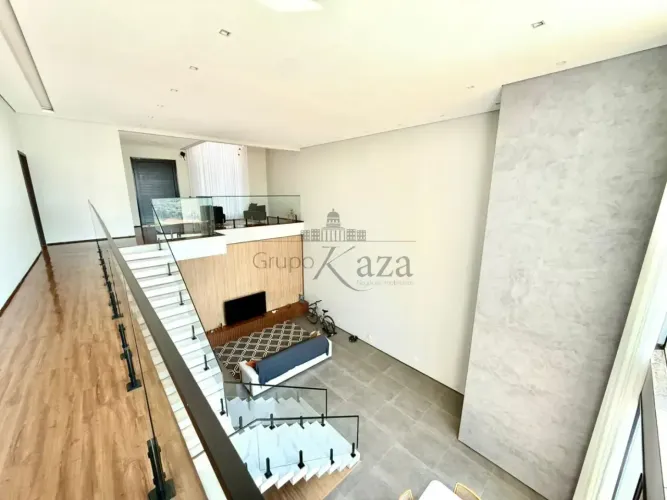 Casa de condomínio para venda possui 360 metros quadrados com 5 quartos