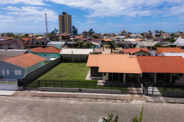 Casa pronta para morar com suíte e varanda ampla - Balneário Rincão/ SC