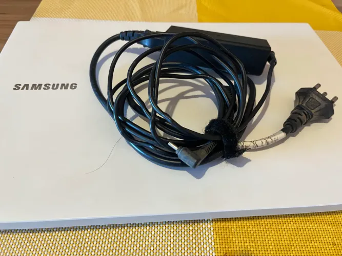 Notebook Samsung Book E30