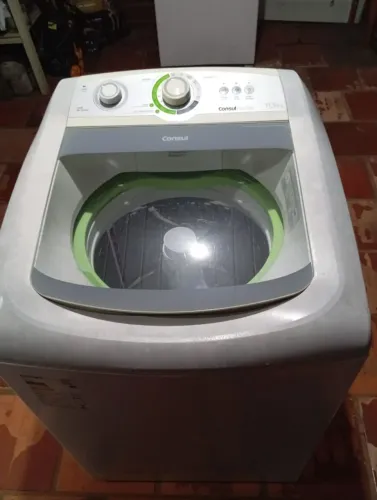 Vendo máquina de lavar roupas 11,5k, usada. Contato *.$ 700,00