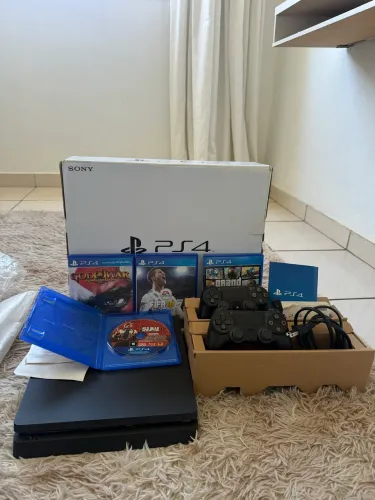 Ps4 slim na caixa 2 controles 4 jogos 