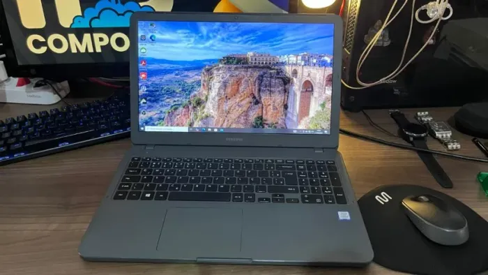 Notebook Samsung i3 8GB SSD 447GB Conservado