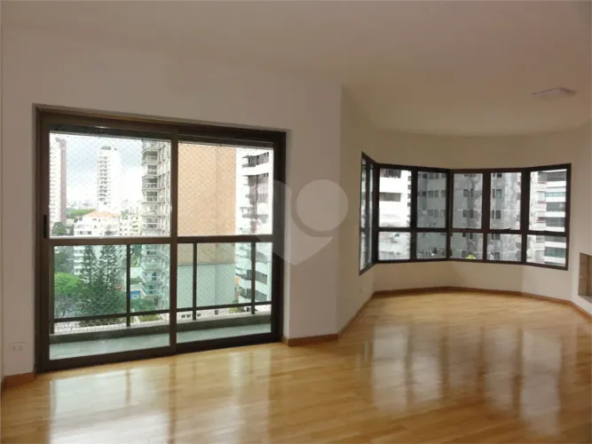 Apartamento com 4 quartos para locação em Aclimação - SP