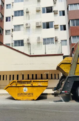 Locação de caixas para entulhos
