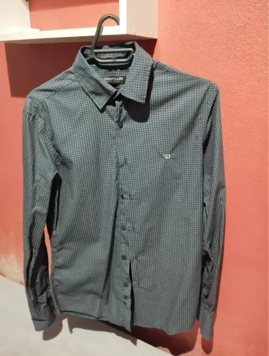 Vende-se camisa social Damilly