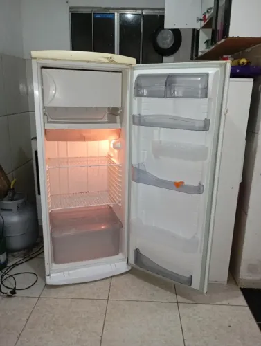 Geladeira cónsul 300 litros funcionando perfeitamente