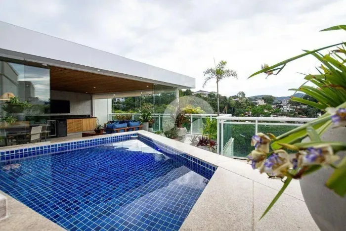 Praia de Camboinhas! Maravilhosa cobertura Linear!