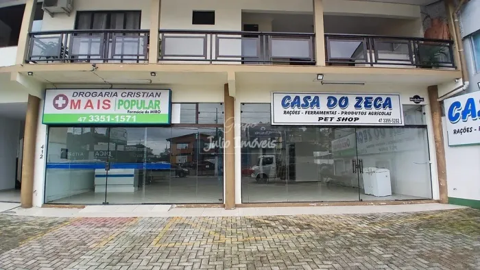 Sala comercial ampla na Azambuja