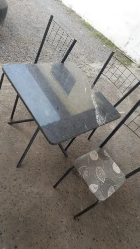 Mesa de marmore 3 cadeiras