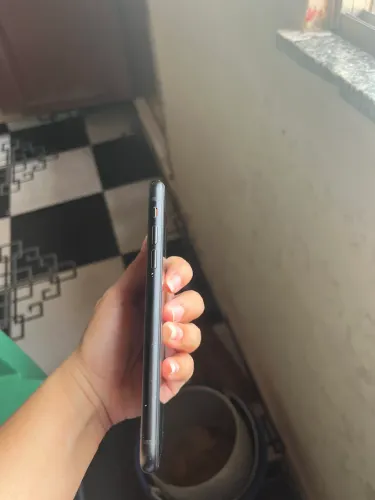 iPhone XR semi novo