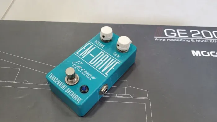 Pedal de guitarra Emerson EM-Drive em drive