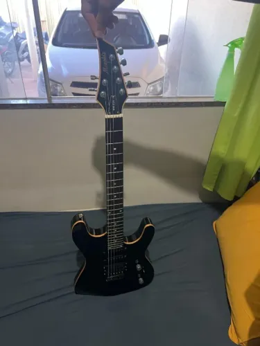 Guitarra Memphis Mg-230, blindada e com tarraxas com trava