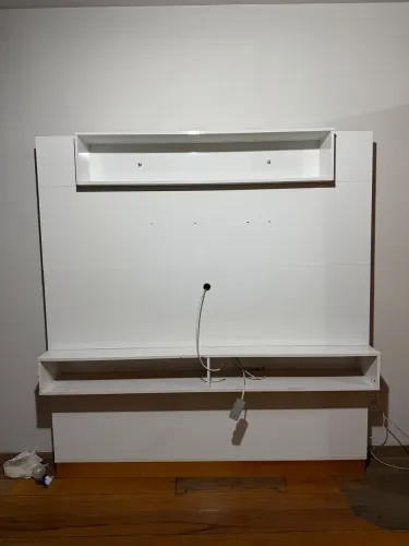 Painel para TV em MDP Branco com Nichos e Prateleira