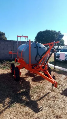 VENDO UM PULVERIZADOR AGROPUV 2000L