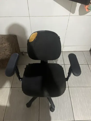 Cadeira de escritório em boas condições