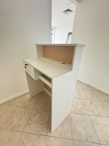 Balcão para recepção | mesa central para loja | espelho