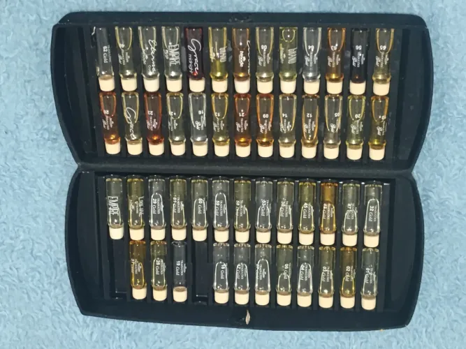 Estojo com amostras de perfume Hinode