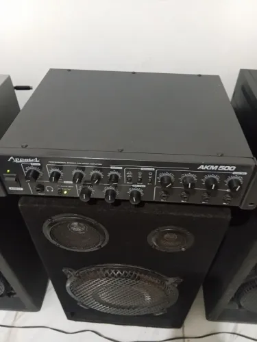 Amplificador e Mixer Profissional Appotek AKM 500, com 500watts em dois canais.