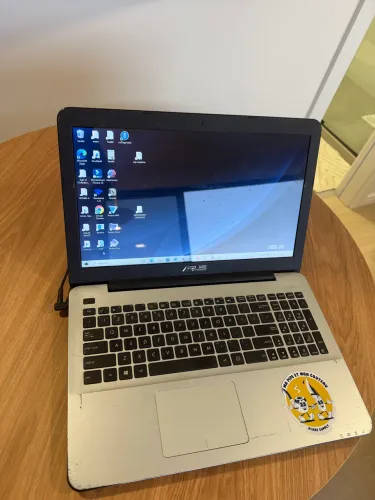 Vendo notebook ASUS em pleno funcionamento