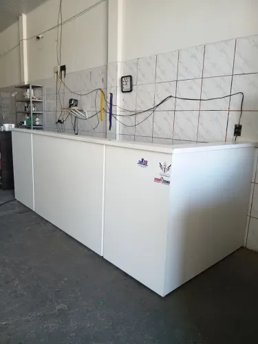 Balcao de atendimento mdf com 2 tampos.