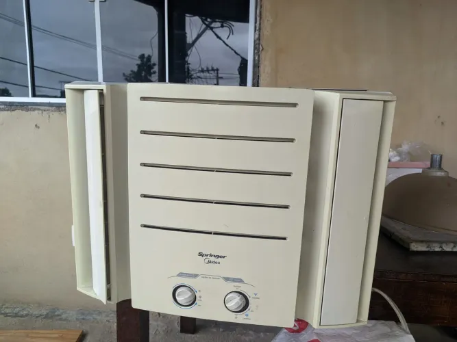 ESTÁ NOVO VENDO POR APENAS R$ 1000 . 10000 BTU E 127V