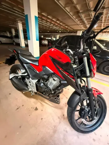 Honda CB 300F Twister ABS 2024/24 com apenas 19.450 km