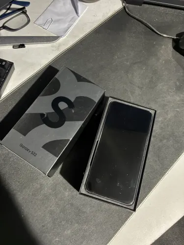 Samsung - S22