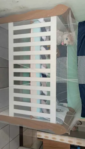 Berço que vira cama e cômoda