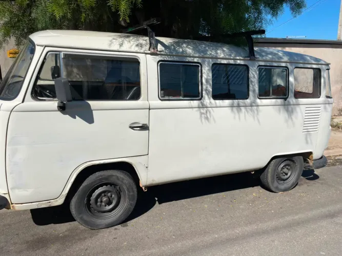 Volkswagen Kombi Standard/ Luxo/ Serie Prata 1990