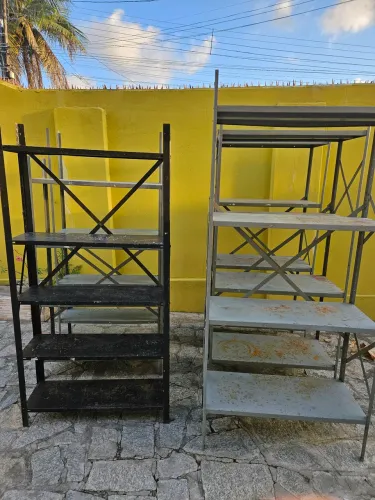 Estante de ferro