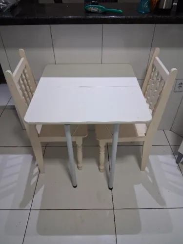 Mesa de cozinha quadrada