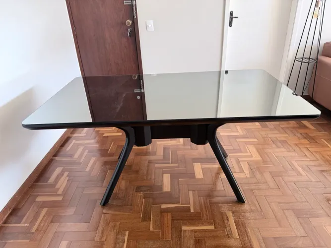 Mesa para 6 cadeiras preta com tampa de vidro