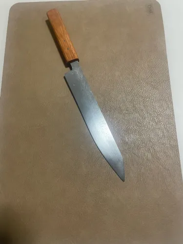 Faca artesanal estilo japonesa