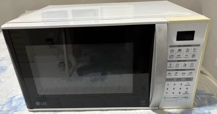 Micro-ondas LG 30L Branco 127V - Limpa Fácil