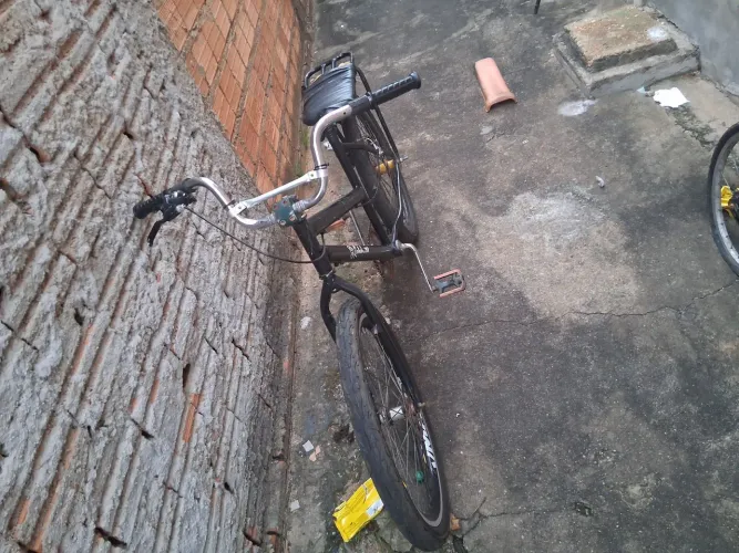 Vendo bike usada tá boa por $300 reias pneu kenda flame ta novo e roda vmxx aro 24 