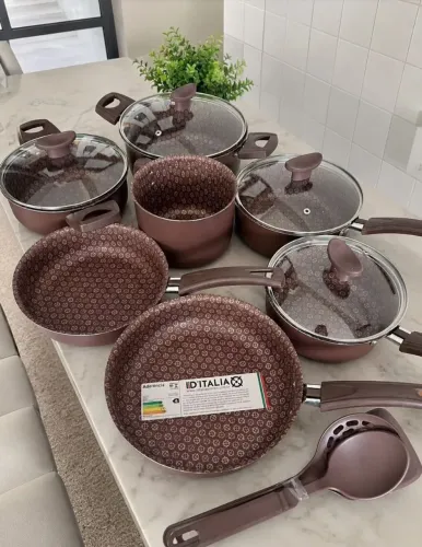 Vendo jogo de panelas 10 Peças com revestimento Antiaderente