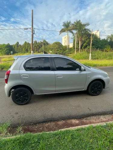 Toyota Etios XS 1.3 Flex 16V 5P Mec. 2013