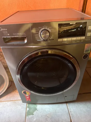 Vendo máquina lava e seca marca midea 12 kg , somente pra retirar peças !