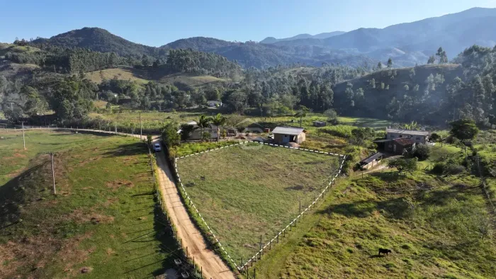 Terreno 1.800m² à Venda | Energia Ligada | Laranjal Paulo Lopes/SC
