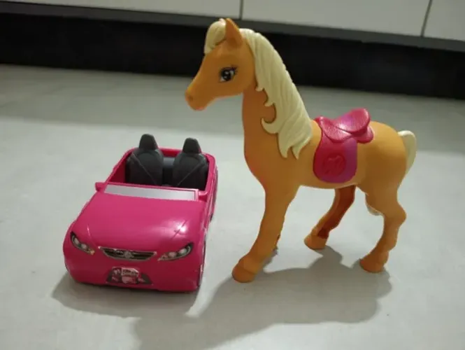 Kit Colecionável Barbie McDonald's 2015 - Carro Conversível + Cavalo Tawny
